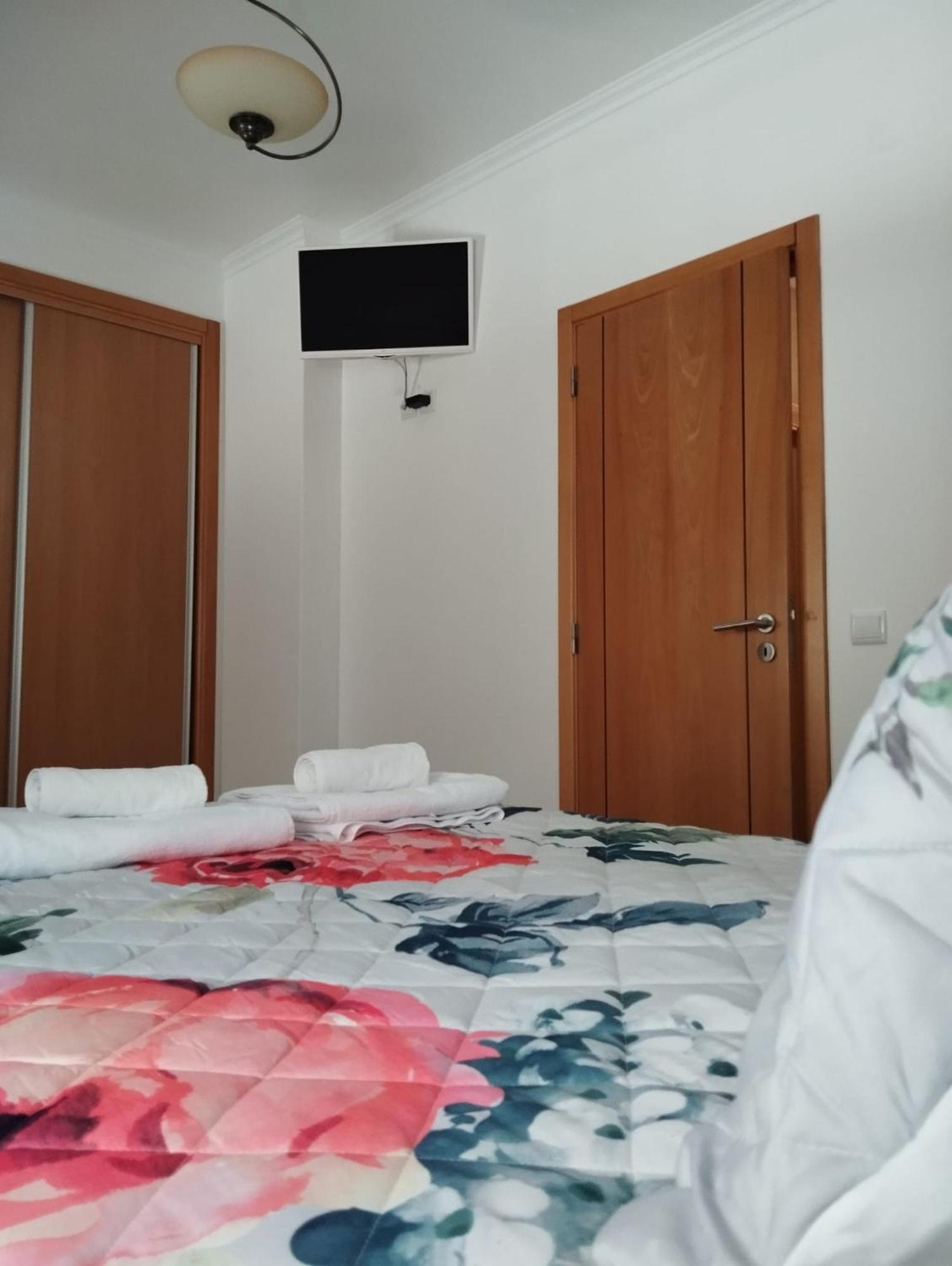 Julia House Holidays * Nazare
